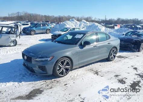 2024 Volvo S60 Recharge Plug-In Hybrid T8 Ultimate Dark Theme из США, поврежденный, VIN 7JRH60FM6RG303169